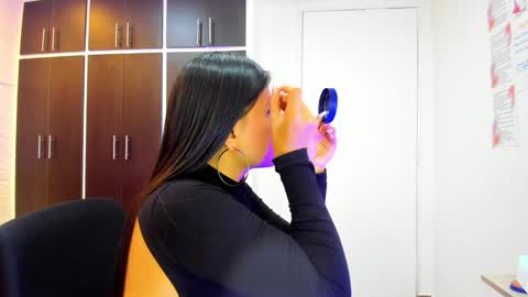 Snapshot of charlotte_icee chatting on 01/15/25, 04:32 Charlotte Icee online show from 01/15/25, 04:32