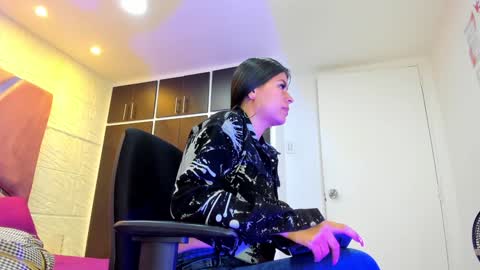 Snapshot of charlotte_icee chatting on 02/01/25, 05:05 Charlotte Icee online show from 02/01/25, 05:05