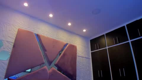 Snapshot of charlotte_icee chatting on 02/25/25, 07:36 Charlotte Icee online show from 02/25/25, 07:36