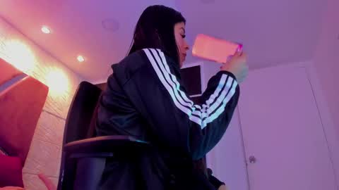 Snapshot of charlotte_icee chatting on 02/28/25, 07:25 Charlotte Icee online show from 02/28/25, 07:25