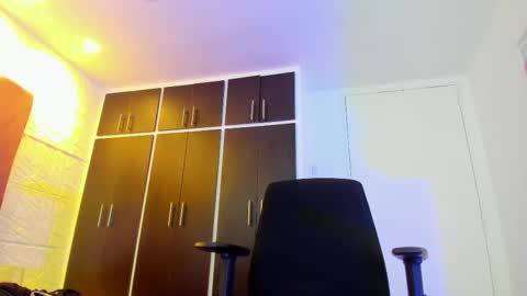 Snapshot of charlotte_icee chatting on 03/06/25, 04:07 Charlotte Icee online show from 03/06/25, 04:07