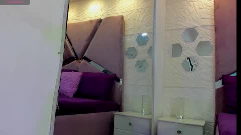 Snapshot of charlotte_icee chatting on 09/27/25, 04:45 Charlotte Icee online show from 09/27/25, 04:45