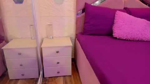 Snapshot of charlotte_icee chatting on 10/01/25, 03:18 Charlotte Icee online show from 10/01/25, 03:18