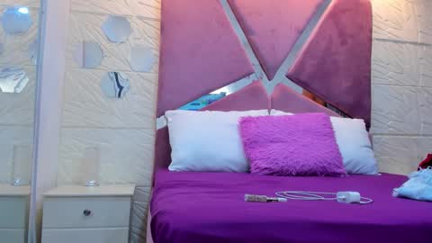 Snapshot of charlotte_icee chatting on 10/07/25, 07:00 Charlotte Icee online show from 10/07/25, 07:00