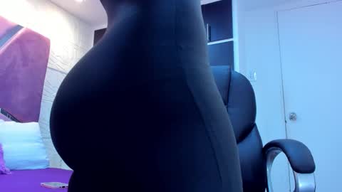 Snapshot of charlotte_icee chatting on 10/10/25, 04:50 Charlotte Icee online show from 10/10/25, 04:50