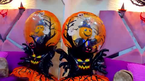 Snapshot of charlotte_icee chatting on 10/18/25, 05:14 Charlotte Icee online show from 10/18/25, 05:14