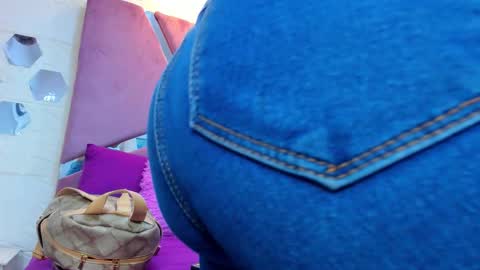 Snapshot of charlotte_icee chatting on 10/22/25, 03:34 Charlotte Icee online show from 10/22/25, 03:34