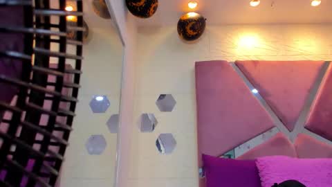 Snapshot of charlotte_icee chatting on 11/07/25, 04:40 Charlotte Icee online show from 11/07/25, 04:40