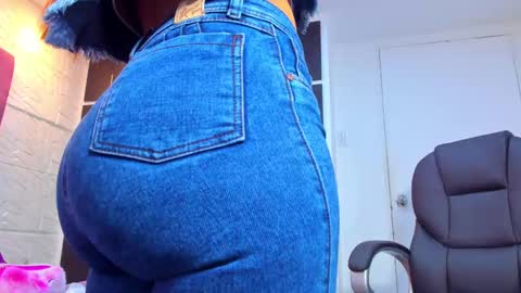 Snapshot of charlotte_icee chatting on 11/14/25, 04:17 Charlotte Icee online show from 11/14/25, 04:17