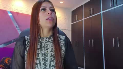 Snapshot of charlotte_icee chatting on 11/21/25, 03:44 Charlotte Icee online show from 11/21/25, 03:44