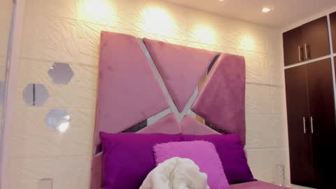 Snapshot of charlotte_icee chatting on 11/27/25, 04:42 Charlotte Icee online show from 11/27/25, 04:42