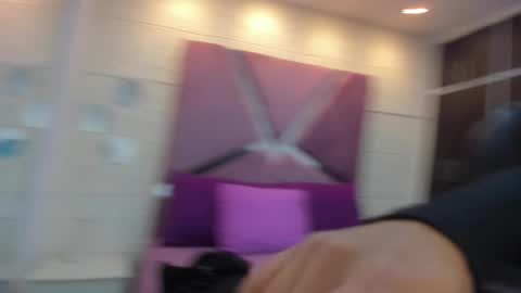 Snapshot of charlotte_icee chatting on 12/15/25, 03:49 Charlotte Icee online show from 12/15/25, 03:49