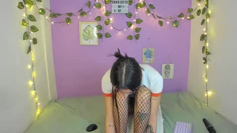 Snapshot of charlotte_queeen chatting on 12/12/24, 09:58 Charlotte online show from 12/12/24, 09:58