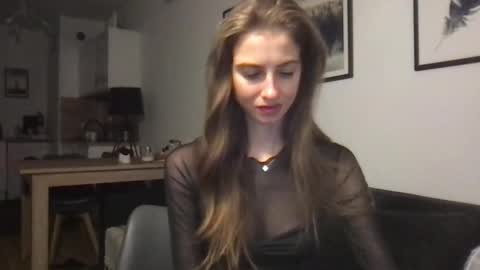 Snapshot of charlotte_roche chatting on 11/05/25, 03:56 Charlotte Roche online show from 11/05/25, 03:56