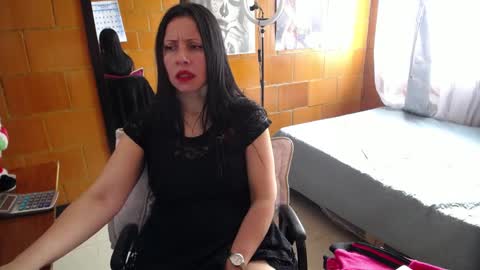 Snapshot of charlotte_temple chatting on 12/21/24, 02:15 Charlotte online show from 12/21/24, 02:15