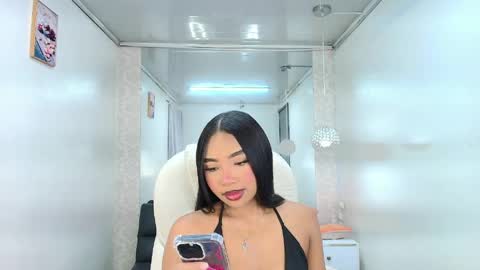 charlotte_walker1 online show from 04/18/26, 03:21