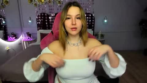 Snapshot of charlotteatwood chatting on 02/13/26, 03:19 charlotteatwood online show from 02/13/26, 03:19