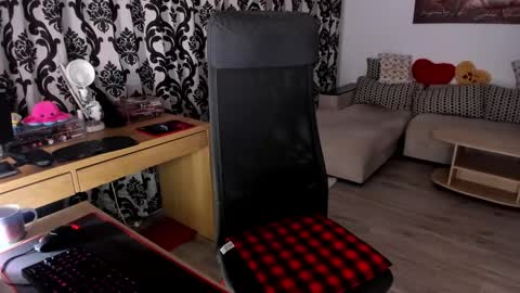 Charlotte Diamonds online show from 01/10/25, 02:04