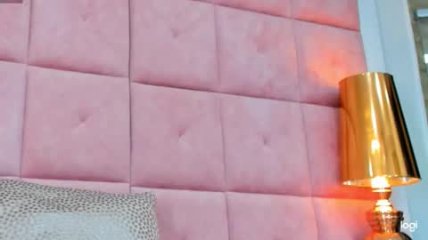 Snapshot of charlottee17 chatting on 03/06/25, 04:49 ANDRE online show from 03/06/25, 04:49