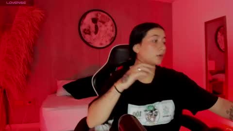 Snapshot of charlottee27_ chatting on 05/26/26, 02:18 Charlottee online show from 05/26/26, 02:18