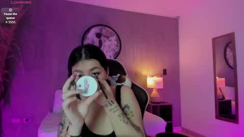 Snapshot of charlottee27_ chatting on 05/27/26, 02:08 Charlottee online show from 05/27/26, 02:08