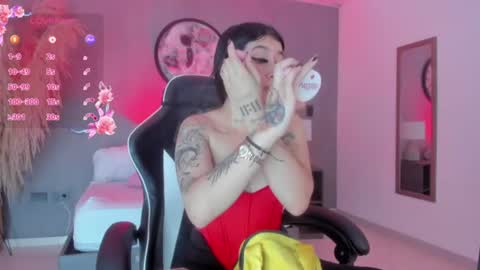 Snapshot of charlottee27_ chatting on 06/27/26, 02:27 Charlottee online show from 06/27/26, 02:27