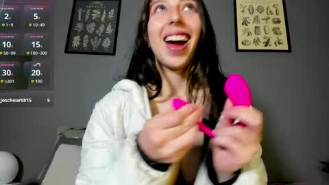 Snapshot of charlottee_love_ chatting on 04/17/26, 11:24 charlottee_love_ online show from 04/17/26, 11:24