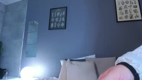 Snapshot of charlottee_love_ chatting on 04/29/26, 11:25 charlottee_love_ online show from 04/29/26, 11:25