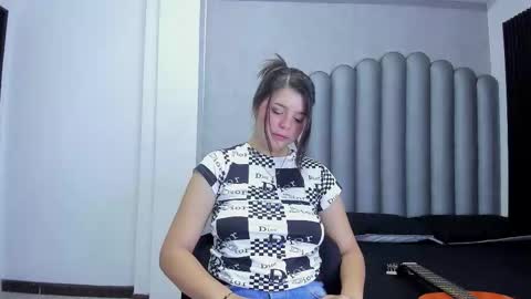 charlottee_starr online show from 11/04/25, 08:41