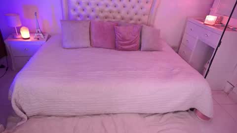 Snapshot of charlottejackson chatting on 12/23/25, 04:32 ill be online tomorrow December 1st online show from 12/23/25, 04:32