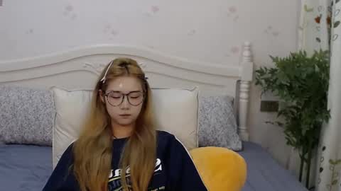 Snapshot of charlottelin chatting on 10/19/25, 02:40 Charlotte online show from 10/19/25, 02:40