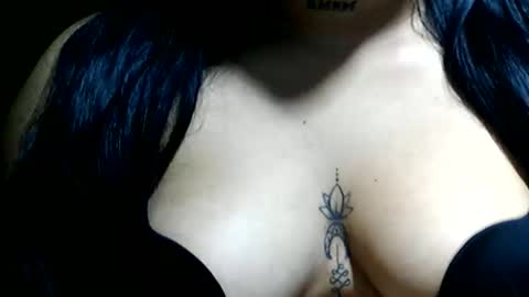 Snapshot of charlottequeen_21 chatting on 03/24/26, 10:53 charlottequeen_21 online show from 03/24/26, 10:53