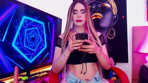 charlotte villorina online show from 10/03/25, 12:07