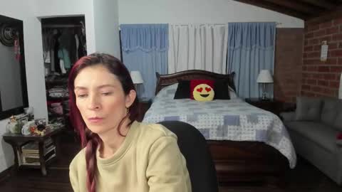 Snapshot of charlottewillson chatting on 11/14/25, 04:00 Charlotte online show from 11/14/25, 04:00