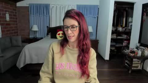 Snapshot of charlottewillson chatting on 11/26/25, 01:06 Charlotte online show from 11/26/25, 01:06