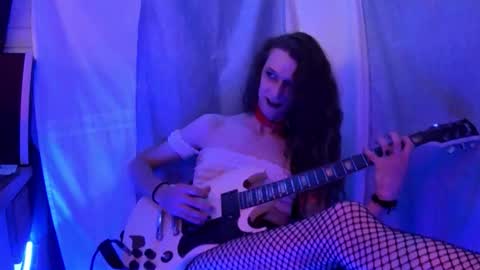 Snapshot of charlydestroyer chatting on 11/03/25, 04:19 charly dest online show from 11/03/25, 04:19