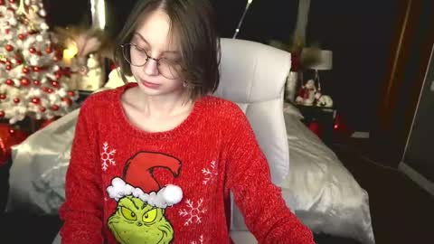 Snapshot of charlywines chatting on 12/15/25, 08:02 charlywines online show from 12/15/25, 08:02