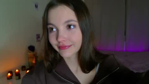 Snapshot of charming_bliss chatting on 10/02/25, 04:47 Kaylee online show from 10/02/25, 04:47