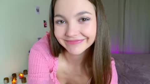 Snapshot of charming_bliss chatting on 10/05/25, 03:43 Kaylee online show from 10/05/25, 03:43