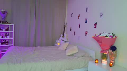 Snapshot of charming_bliss chatting on 10/18/25, 03:57 Kaylee online show from 10/18/25, 03:57
