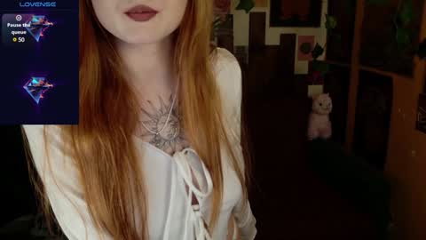 Snapshot of charming_lilly chatting on 01/26/25, 06:28 Lissa online show from 01/26/25, 06:28