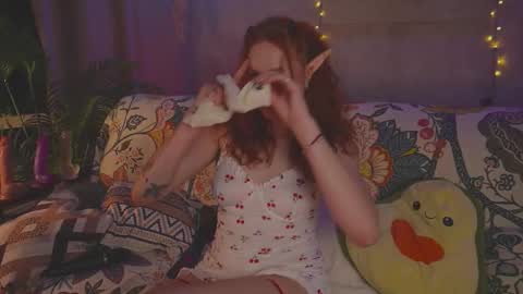 Snapshot of charming_lilly chatting on 11/01/25, 04:20 Lissa online show from 11/01/25, 04:20