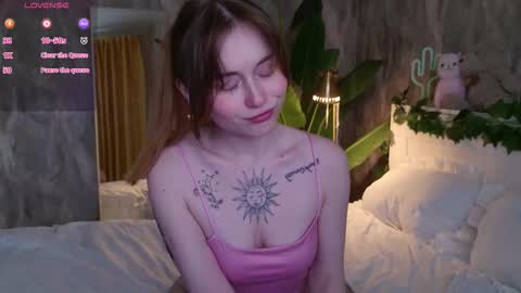 Snapshot of charming_lilly chatting on 11/02/25, 12:40 Lissa online show from 11/02/25, 12:40