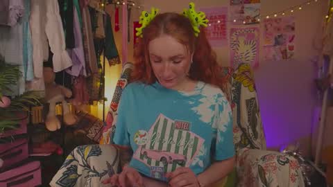 Snapshot of charming_lilly chatting on 11/14/25, 03:00 Lissa online show from 11/14/25, 03:00