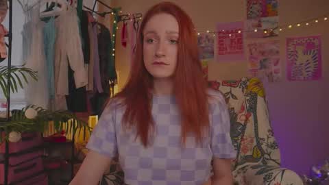 Snapshot of charming_lilly chatting on 11/28/25, 11:02 Lissa online show from 11/28/25, 11:02