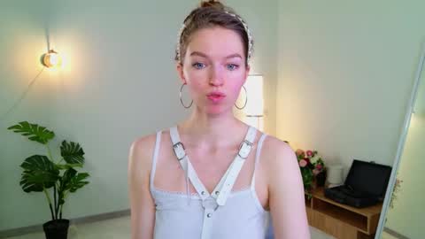 Snapshot of charming_ruru chatting on 02/18/26, 05:58 Ruru online show from 02/18/26, 05:58