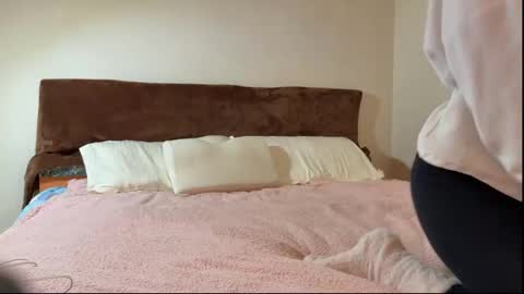 katie online show from 12/22/25, 09:39