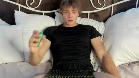 Snapshot of chase_muscular chatting on 10/02/25, 10:33 Chase online show from 10/02/25, 10:33