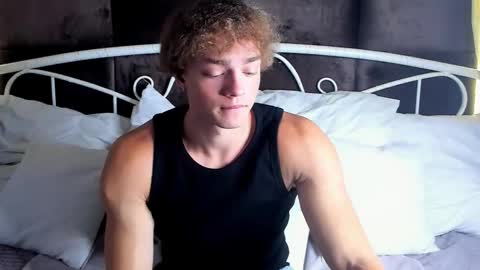 Snapshot of chase_muscular chatting on 10/10/25, 10:36 Chase online show from 10/10/25, 10:36