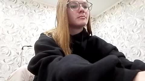 Snapshot of chauknispel chatting on 05/26/26, 10:39 Olivia online show from 05/26/26, 10:39
